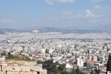 Akropolis tepesinden Atina 'nın evlerinin panoramik manzarası. Yunanistan 'ı gezmek ve tatil