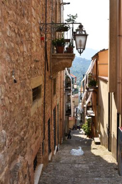 İtalya 'nın Sicilya Adası, Castelbuono sokakları ve evleri. Eski Sicilya köyü. Palermo Eyaleti. Seyahat ve turizm kavramı.