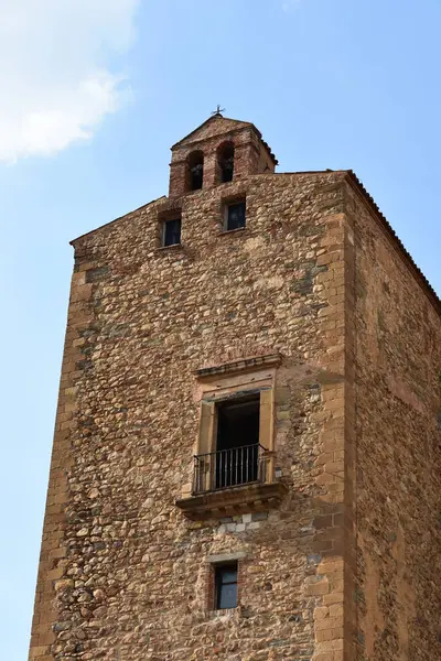 Castelbuono, Palermo, Sicilya 'daki Ventimiglia Kalesi. Ortaçağ kalesi, Sicilya tarihi ve mimarisi. Seyahat ve turizm konsepti. Sicilya 'da tatiller. İtalya 'ya git. Gezmeye.. 