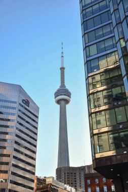 Citibank Finansal Hizmetler Şirketi 'nin Citi logosu 5 Ekim 2024' te CN Tower 'ın yanındaki Toronto' da bir binada.