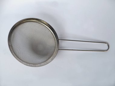 Beyaz arkaplanda metal pan