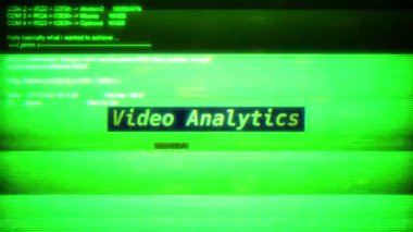 Bilgisayar ekranlarındaki dijital ekran mesajı üzerindeki video analizleri
