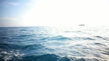 Pasifik Okyanusu 'nun gündüz manzarası, su sakindi..