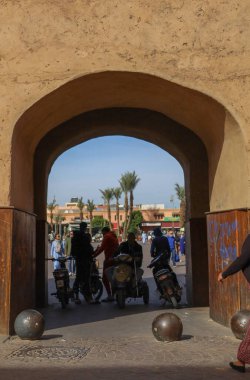 Marakeş, Fas 'taki Eski Medine' nin muhteşem Fas mimarisinin manzarası. Fotoğraf 5 Aralık 2024 'te Marakeş' te çekildi.