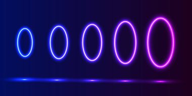 Karanlık Arkaplanda Neon Çemberler. Uzayda süzülen üç boyutlu neon halkalar, yavaşça döndüklerinde parlak ışık izleri bırakırlar. Görüntü, parlak neon bir daire ve çarpıcı mavi ve pembe renkler gösterir..