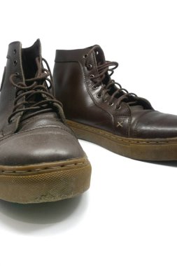 Bu botlar çok yönlü, günlük kıyafet, açık hava aktiviteleri ya da yarı resmi etkinlikler için uygun, zamansız estetik ile harmanlanmış işlevsellik..