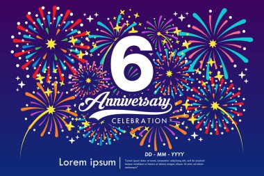 Altıncı yıl dönümü kutlama amblemi. Kurdele, pırıltı, havai fişekler ve yıldızlarla izole edilmiş yıldönümü logosu. Web, el ilanları, poster ve tebrik kartı için vektör illüstrasyon şablonu tasarımı