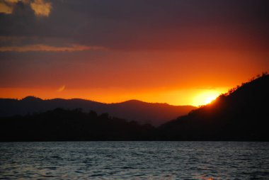 Dağlarda gün batımı - Filipinler, Coron Adası