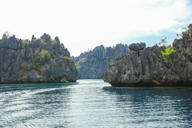 Coron Adası 'nın kayalık kayalıkları - Filipinler