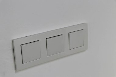 Fotoğraf ışık düğmesini gösteriyor.