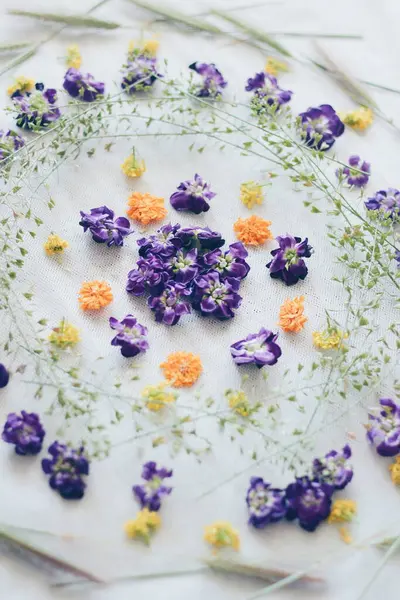 Çiçeklerin mandala deseni