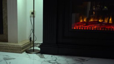 Çarpıcı 4K elektrik şömine yangın görüntülerini indirin. Reklamlar, rahatlama ya da ortam için mükemmel. Projeleriniz için yüksek kaliteli, telif hakkı olmayan video