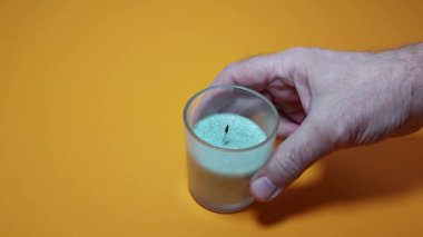 Mumlarla rahatla, güzel kokulu bir parıltı. Sıcak anlar için mükemmel, meditasyon için ya da evde huzurlu bir ortam yaratmak için.