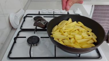 Basit tuzlu patatesler: Lezzetli ve tatminkar bir meze için kolay ipuçları