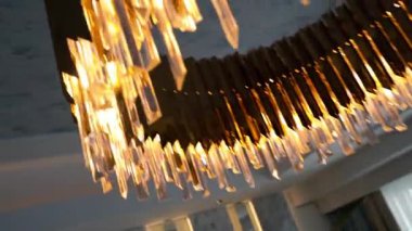 Bu büyüleyici parlak lamba tasarımı ile sonsuz bir güzelliği deneyimlemek, gerçek bir pırlanta.