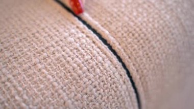 Kanepe dikişlerinin arkasındaki sırları ve mobilyalarının güçlü görünmesini sağlayan şeyi çöz.