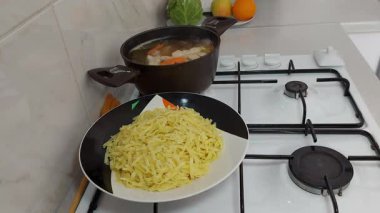 Etli makarnaya doğru ağız sulandıran bir yolculuk tat alma duyunuz için karşı konulmaz bir ziyafet.