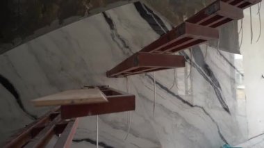 Mermer villalar yükselen basamaklar: Zarafet ve mimari sanatın bitmemiş bir senfonisi