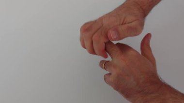 Stres ve gerilimi azaltmak için parmak yoğurma teknikleri keşfet, derin rahatlamayı teşvik et.