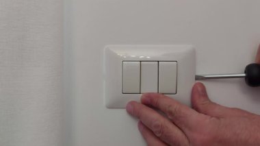 Adım adım Kılavuz: Onarım veya Yükseltme için Elektrik Anahtarı Kapağının Silinmesi