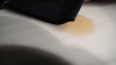 Mermer asit lekelerine direnir, doğal güzelliğini gösterir, dayanıklılığını ve dayanıklılığını gösterir.