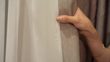 Güzellik ve incelikle evinizin atmosferini yükseltmek için şık perde seçenekleri