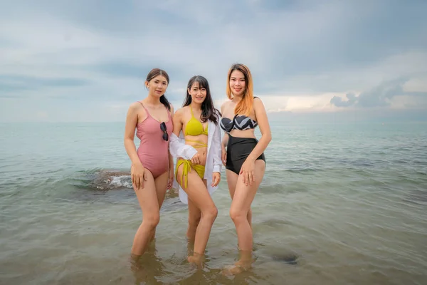 Asian Three Young Sexy Woman Wearing Bikini Playing Sea Beach — Stock Photo, Image