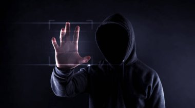 Hackerlar bir pelerin giymek, yüz görmek değil, sisteme kesmek için elleri tarıyor.
