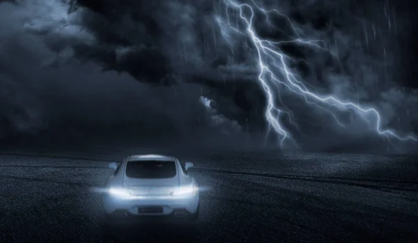 Відтворення Білого Спортивного Автомобіля Який Фокусується Спині Проходить Дорозі Дощем — стокове фото