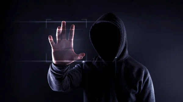 Hakerzy Noszą Płaszcz Nie Widzą Twarzy Skanowanie Rąk Włamać Się — Zdjęcie stockowe