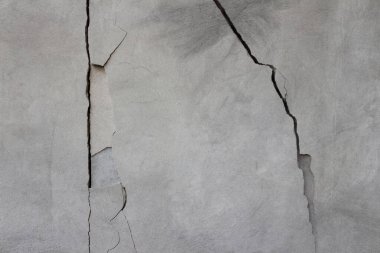Endüstriyel binada çatlağı olan Grunge beton duvar. Tasarım ve doku arka planınız için harika.