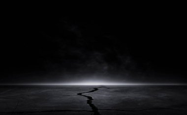 Karanlık, boş bir sokak yıldırımında üç boyutlu soyut çatlak asfalt ışığı oluşturuluyor.