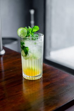 Barda mojito kokteyli.