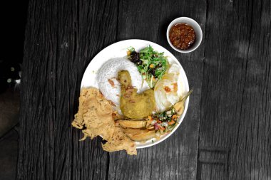 Körili bir yemek fotoğrafı.