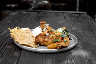 Hint yemeği tavuğu köri ve sebzeli.