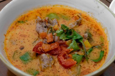 Hint yemeği ve domuz çorbası.