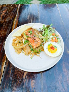 Yumurtalı pilav, sahanda yumurta, Tayland sokak yemeği.