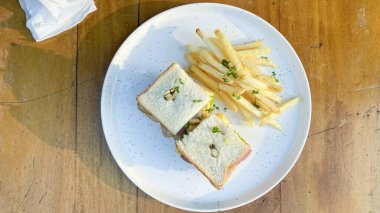 Kızarmış tavuk sandviç