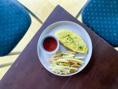 Patatesli kızarmış tavuk.