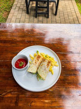 Kızarmış tavuğun mutfak fotoğrafı.