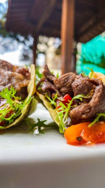 Lezzetli Asya yemeklerinin yakın görüntüsü