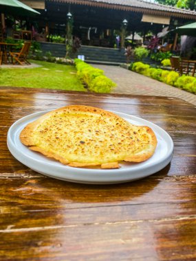 Lezzetli pirinç keki masada.