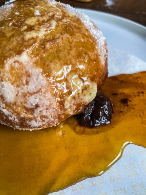 Şekerli ve çikolatalı tatlı çörekler