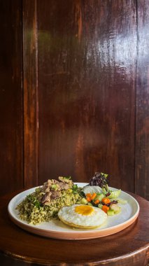 Tavuklu pilav ve sebze..