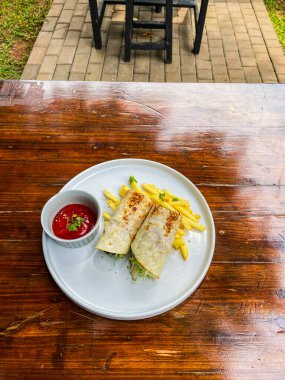 Kızarmış tavuğun mutfak fotoğrafı.