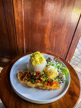 Pirinç ızgara balık