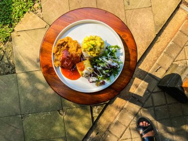 Lezzetli ve sağlıklı bir kahvaltı manzarası.