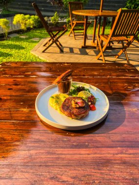 Izgara et ve sebze ahşap tablo