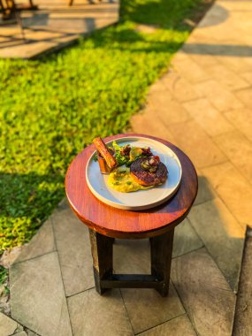 Masada kahvaltı için hazır bir masa.