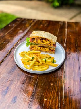 Bir hamburgerin mutfak fotoğrafı.